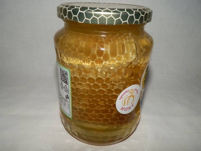 Agátový včelí med s výrezom medového plástu